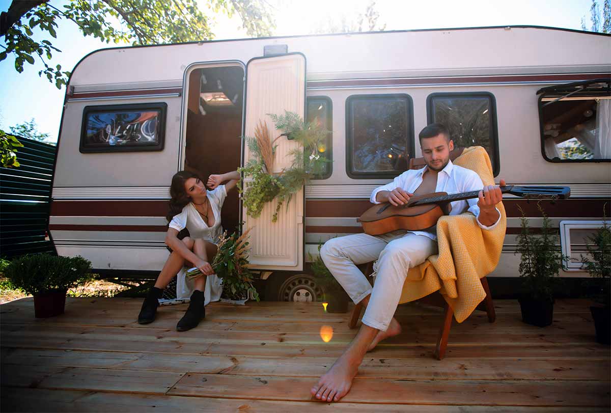 Wohnwagen Caravan Paerchen